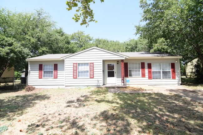 Building Photo - 705 Crockett Dr