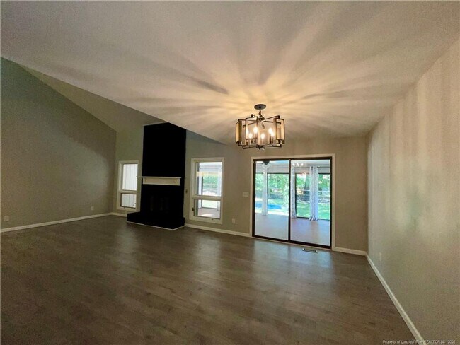 Photo - 1710 Chateau Cir