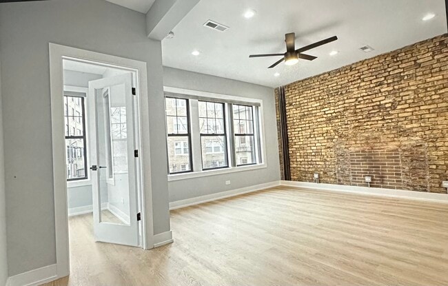 7661 N Rogers Ave Unit 1