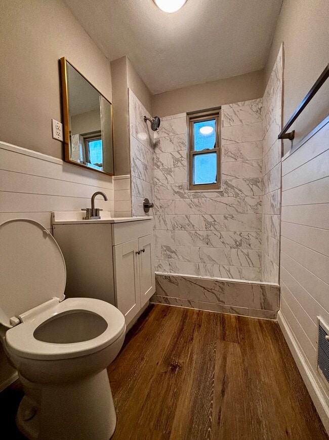 Building Photo - Newly Renovated 2 bedroom in Fairborn! Close to Wright Patt and I-675 Unit 231 - D