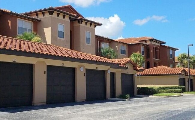 Building Photo - 5572 Metrowest Blvd Unit Apt 208