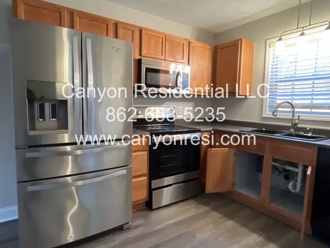 Photo - 260 Sanford Ct