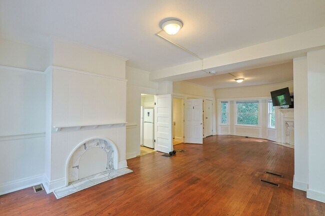 1179 W 28th St