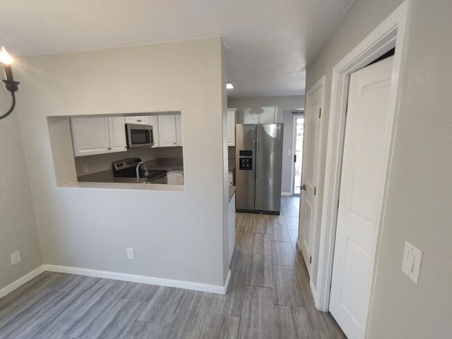 Photo - 1961 N Hartford St