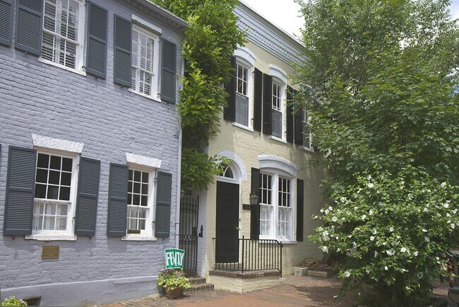 Building Photo - 1530 33rd St NW Rental