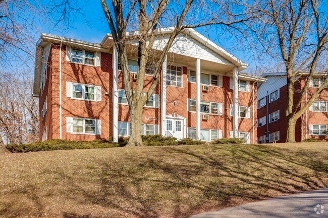 Building Photo - 245 Country Club Dr Unit Apt 3C