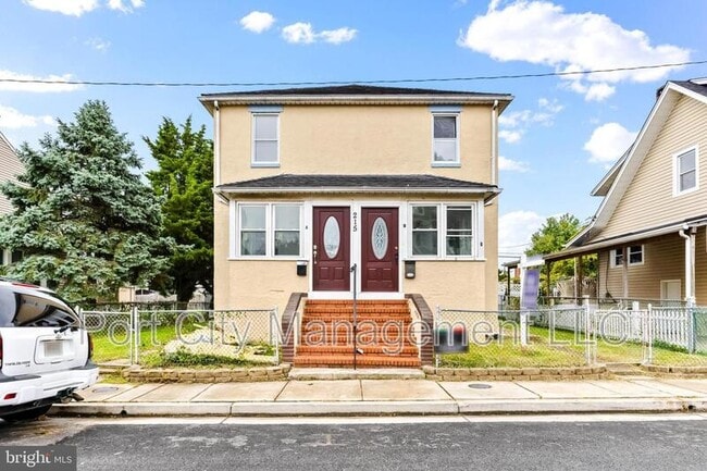 Building Photo - 215 Cleveland Ave