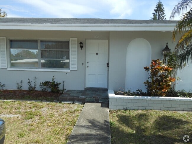 Building Photo - 233 Gatewood Dr Rental
