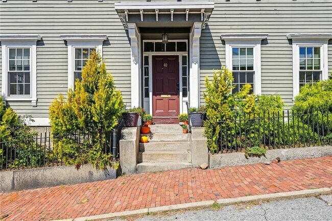 40 Bowen St Unit 1