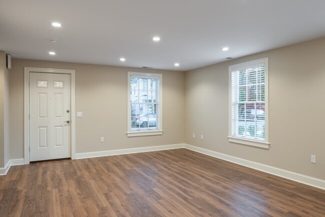 Photo - 319 W 5th St Unit 321
