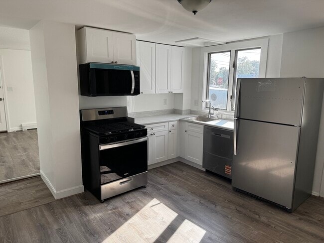 Building Photo - 56 Bates Ave Unit 56 Rental