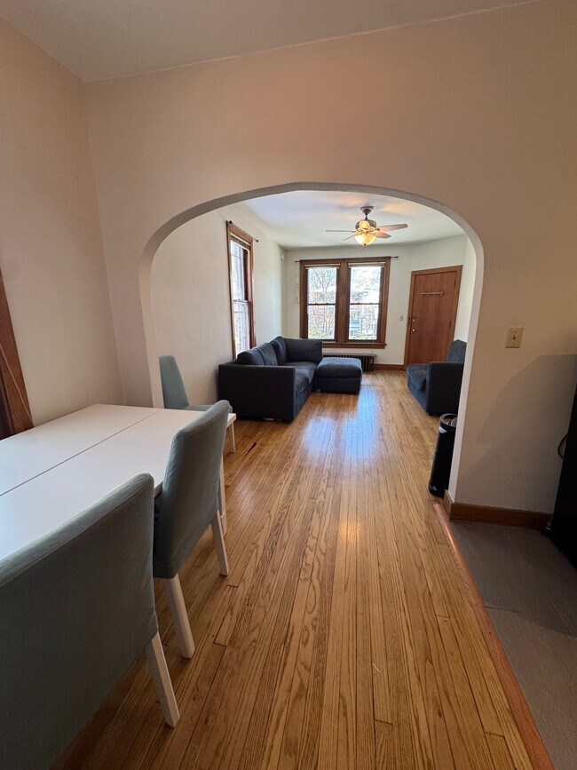 Photo - 946 E Johnson St