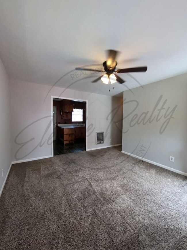 Building Photo - Summer Special: Cozy 1 Bed / 1 Bath Near Tennessee Tech – Pet Friendly! Unit E 17th 114  1