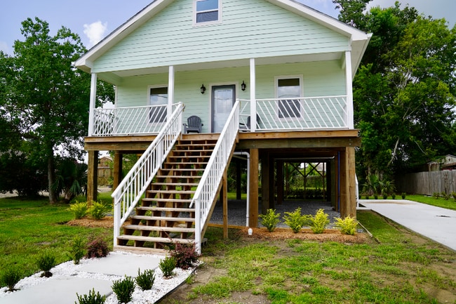 Photo - 619 Woodside Dr