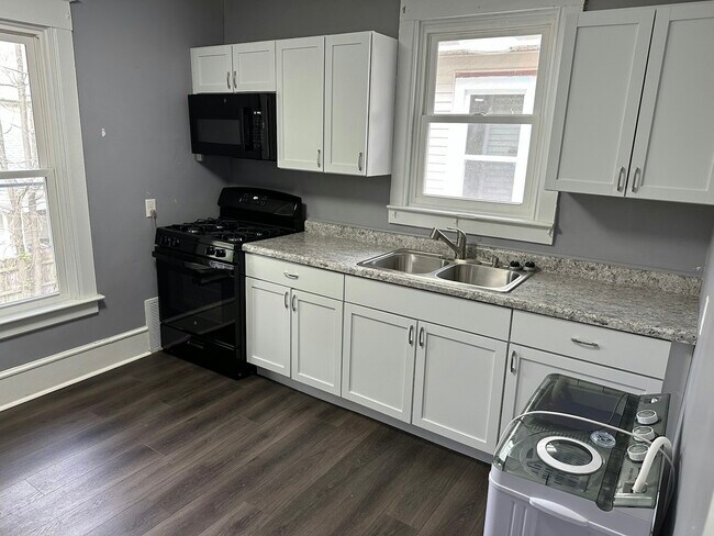 Photo - 811 W Edwards St