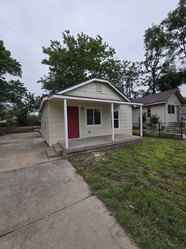 Building Photo - 1031 New York St