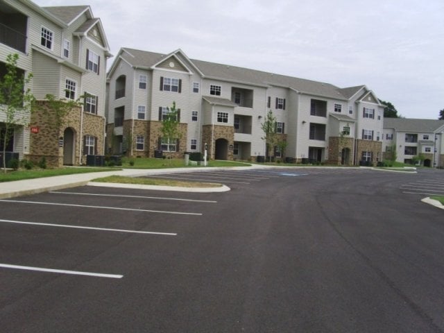 Building Photo - 4025 Oakwood Dr Unit #4025