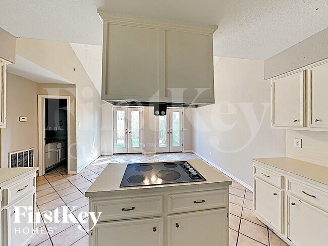 Photo - 11936 Lakewood W Dr