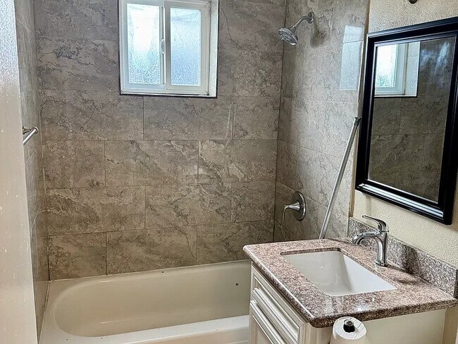 Building Photo - 3906 Rotman St Unit 3