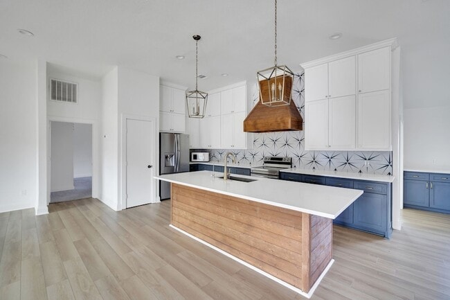 Photo - 3301 Yellowstone Dr