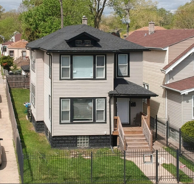 Building Photo - 12056 S La Salle St Rental
