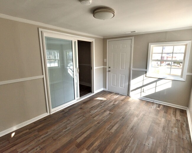 Photo - 1577 Charter Dr