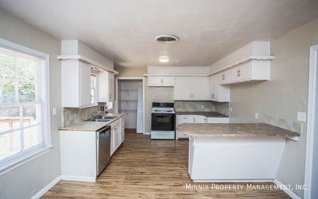 Photo - 2210 31st St