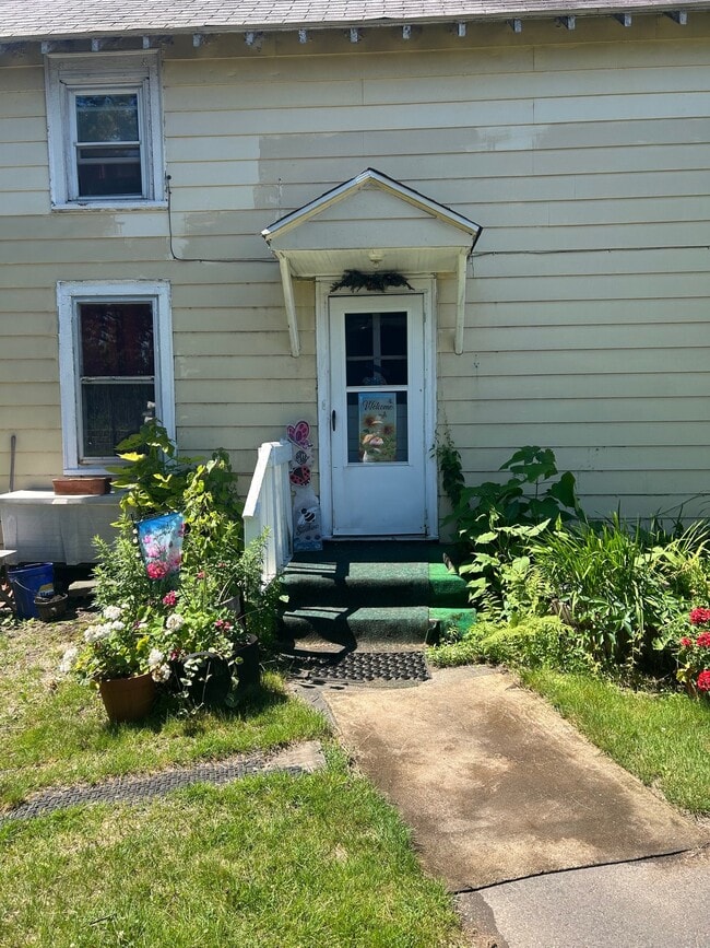 Photo - 1273 Queen St