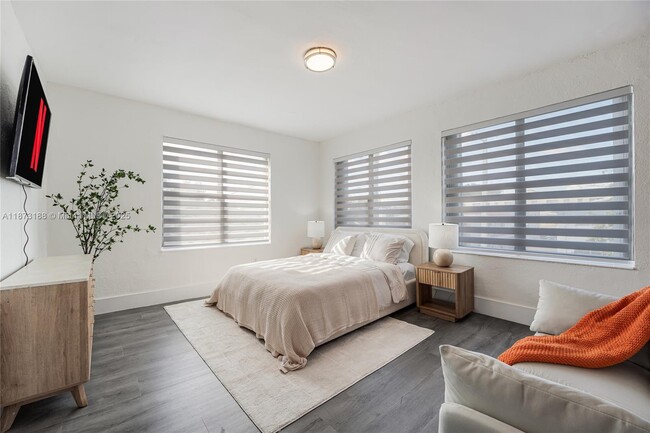 Building Photo - 301 SW 10th Ave Unit 8 Rental