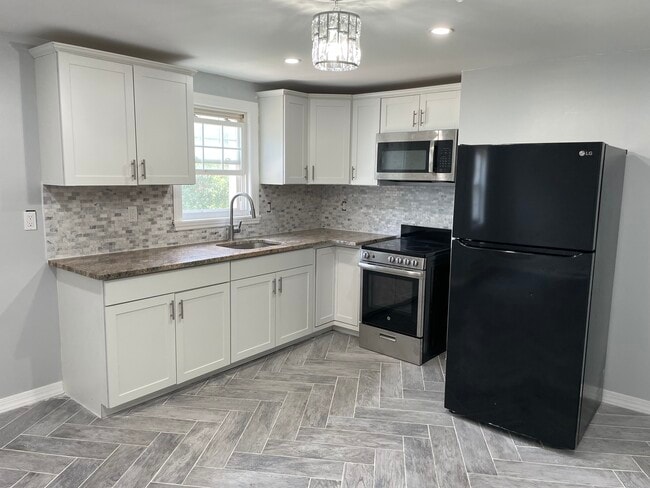 Building Photo - 155 W Main St Unit 2