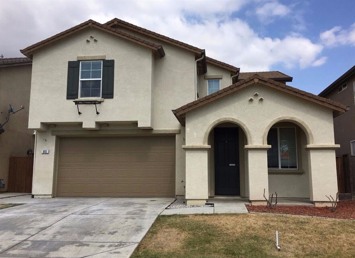 COMING SOON! VERY NICE 3 BEDROOM 2 BATH HOME IN MADERA - COMING SOON! VERY NICE 3 BEDROOM 2 BATH HOME IN MADERA