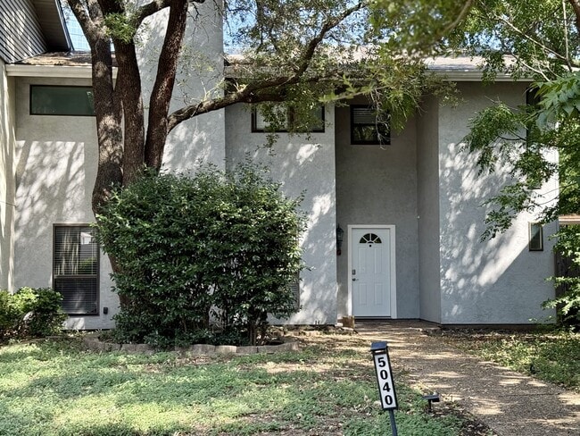 Building Photo - 5040 Thunder Rd Rental