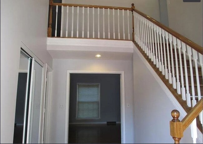 Photo - 223 Springhouse Ln