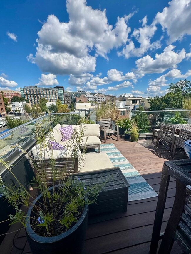 Building Photo - 1100 W St NW Unit Apt. 2