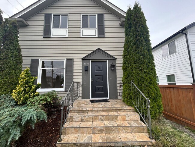 Photo - Great 3 bedroom 1.75 bath House in Tacoma with large backyard!