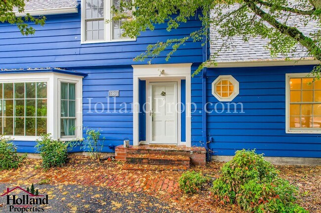 Photo - Spacious 3-Bedroom Hillsboro Home with Spa...