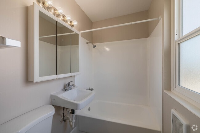 Studio - Bathroom - Union Plaza Apartments