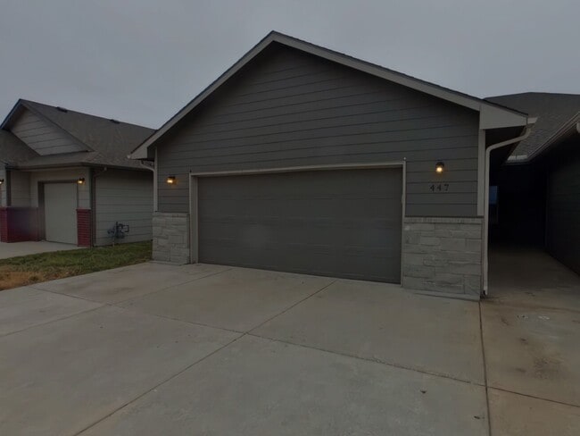 Photo - 447 S Longbranch Dr