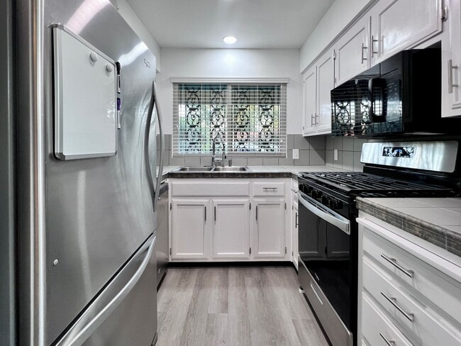 Photo - $1995 Gettysburg & Blackstone, 2 Bedroom C...