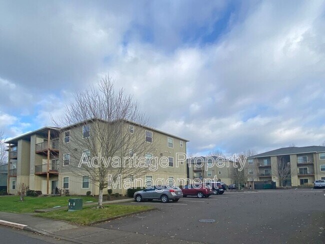 Photo - 519 Catron St N