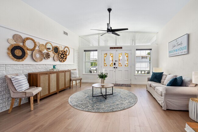 Photo - 94 Ivanhoe Dr