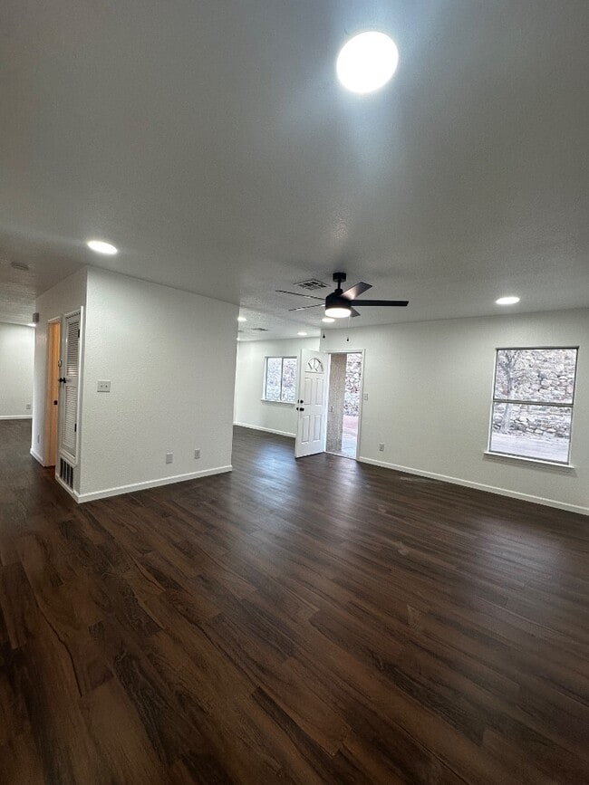 Photo - 7600 Plaza Redonda Dr