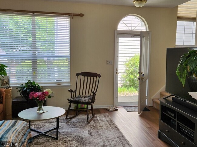 Photo - 33 High Pond Ln