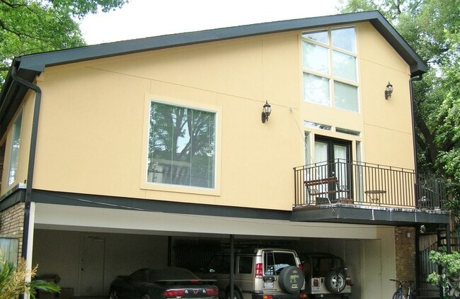 Building Photo - 2302 Robinhood St Rental