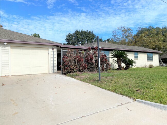 Photo - 803 Dogwood Ln