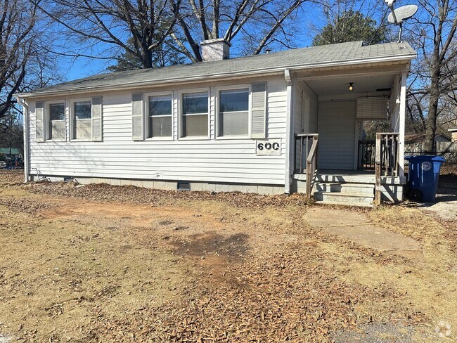 Building Photo - Home for rent in Roebuck **ACCEPTS SECTION...