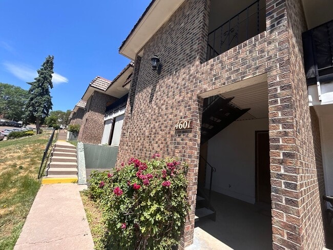Building Photo - $0 DEPOSIT OPTION, CHARMING 1-BEDROOM CONDO IN FORT LOGAN WITH MODERN UPGRADES Unit B