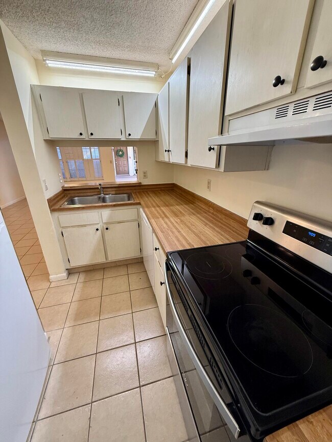 3764 N University Dr Unit I-8
