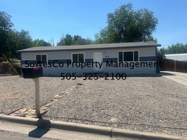 Building Photo - Aztec 3 Bedroom 2 Bath Home