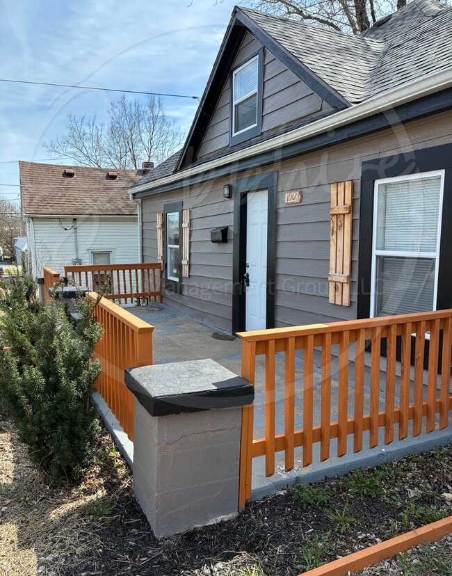 Photo - 1223 W Hayward Ave